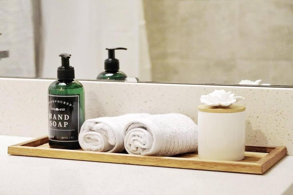 New Stylish Getaway- 5 Mil To Uptown/3 Smart Tvs! Apartment Charlotte Luaran gambar