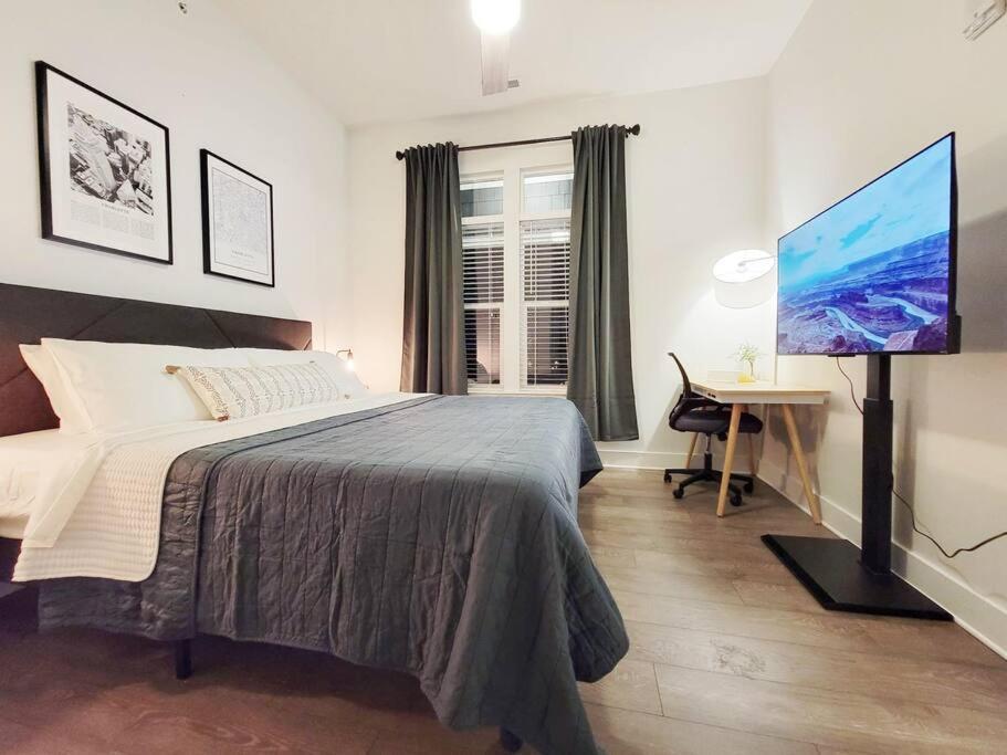 New Stylish Getaway- 5 Mil To Uptown/3 Smart Tvs! Apartment Charlotte Luaran gambar