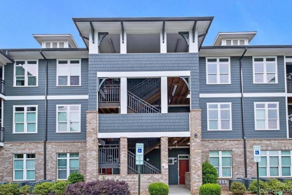 New Stylish Getaway- 5 Mil To Uptown/3 Smart Tvs! Apartment Charlotte Luaran gambar