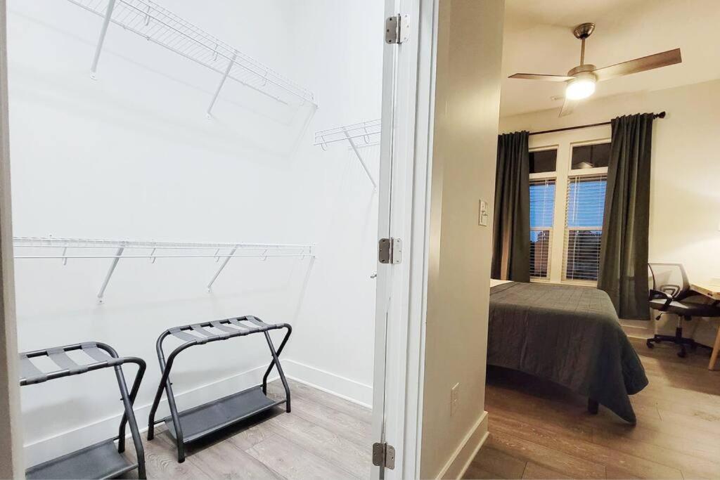New Stylish Getaway- 5 Mil To Uptown/3 Smart Tvs! Apartment Charlotte Luaran gambar