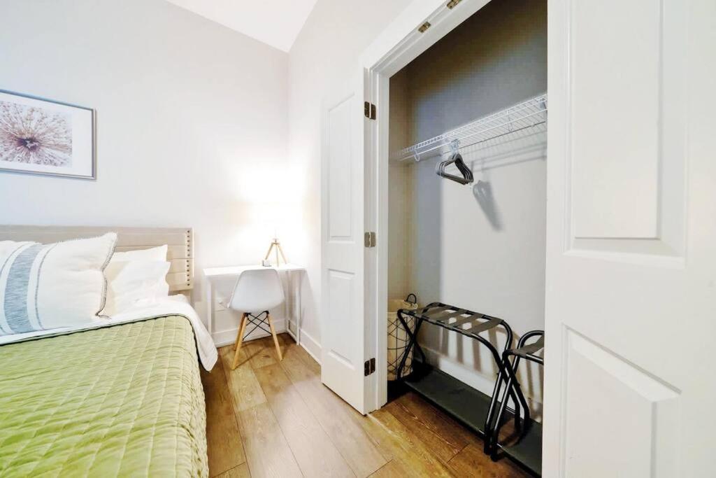New Stylish Getaway- 5 Mil To Uptown/3 Smart Tvs! Apartment Charlotte Luaran gambar
