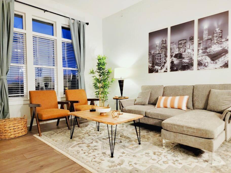 New Stylish Getaway- 5 Mil To Uptown/3 Smart Tvs! Apartment Charlotte Luaran gambar