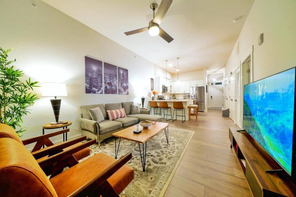 New Stylish Getaway- 5 Mil To Uptown/3 Smart Tvs! Apartment Charlotte Luaran gambar
